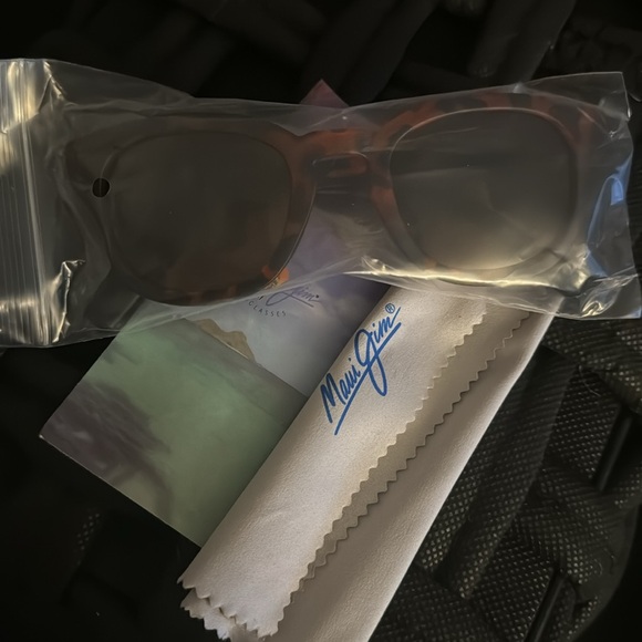 Maui Jim’s polarized sunglasses - Picture 2 of 2